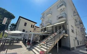Hotel moroni